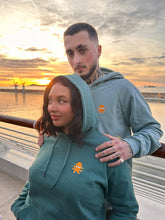 Charger l'image dans la galerie, 🐙 Le Poulpe Gangsta Hoodie - Unisexe | Phosphorescent