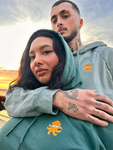 Charger l'image dans la galerie, 🐙 Le Poulpe Gangsta Hoodie - Unisexe | Phosphorescent