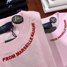 Charger l'image dans la galerie, 🫀FROM MARSEILLE MADAME T-Shirt rose – Unisexe