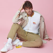 Charger l&#39;image dans la galerie, 🍔 OH OUI BURGER White T-Shirt - Unisex | Glows in the dark