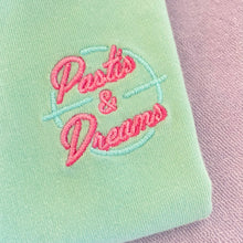 Charger l'image dans la galerie, 💭Pastis &amp; Dreams T-Shirt menthe à l'eau – Unisexe | Phosphorescent