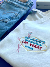 Charger l&#39;image dans la galerie, 🦩 WELCOME To Scandalous LAS VEGAS NEVADA... T-Shirt blanc - Unisexe | Phosphorescent